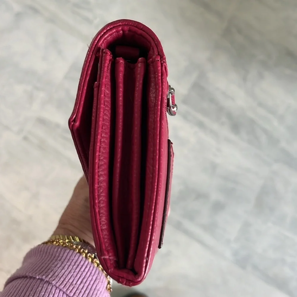 Tignanello Wallet on chain Crossbody bag phone case fuchsia Padded EUC 7.5w